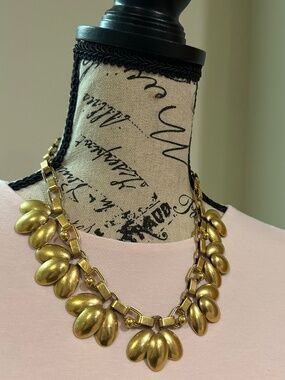 Stella & Dot Hazel Statement Necklace Gold